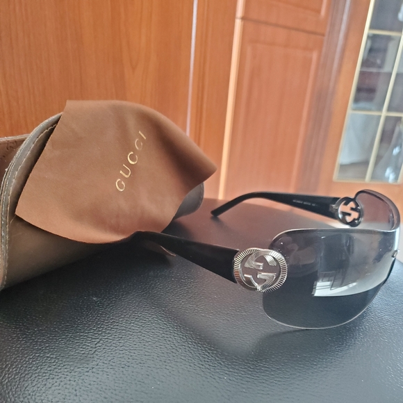 Authentic Gucci - Picture 3 of 5